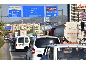 Manisa'da trafikte bayram yoğunluğu