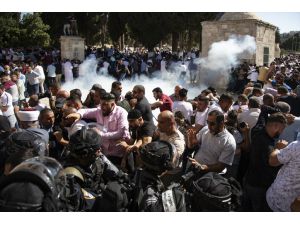 GÜNCELLEME - İsrail polisinden Mescid-i Aksa içinde Filistinlilere saldırı