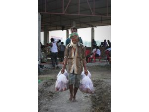 Türk Diyanet Vakfından Nepal'de kurban eti dağıtımı