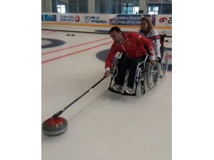 Milli curlingciler dünya şampiyonasına hazırlanıyor