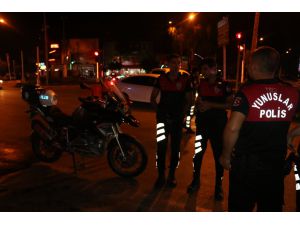 Adana'da otomobil ile polis motosikleti çarpıştı