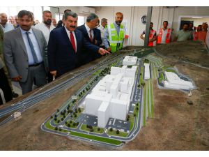 Bakan Koca ve Yıldırım, şehir hastanesi inşaatını inceledi