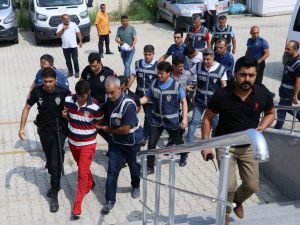 GÜNCELLEME - Polise karşı koyan firari hükümlünün yakınları arbedeye neden oldu