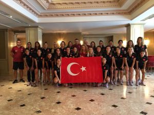 Kadın milli futbolcular, 30 Ağustos Zafer Bayramı'nı kutladı