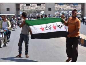 İdlib'de on binlerce sivil rejim ve Rusya'yı protesto etti