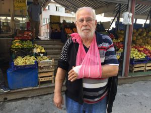 İzmir'de iki pitbullun saldırdığı kişi yaralandı