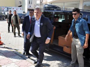 Bakan Turhan'dan Anayasa Mahkemesi Başkanı Arslan'a taziye ziyareti