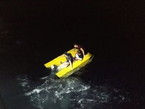 Su alan fiber teknedeki düzensiz göçmenler kurtarıldı