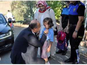 Emniyet müdüründen şehit kızına "okulun ilk günü" desteği