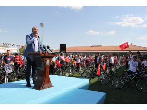 "Çocukları okula değil dağ yoluna götürenleri şiddetle kınıyoruz"