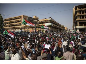 Sudan'da eski rejimin kamudan tamamen tasfiyesi talebiyle gösteri düzenlendi