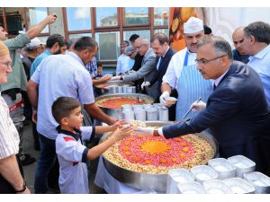 Cumhurbaşkanlığından Rize'de vatandaşlara aşure ikramı