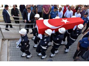 Diyarbakır'daki terör saldırısının sivil şehitleri son yolculuklarına uğurlanıyor