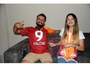 Galatasaray forması giyen damada Falcao'dan mesaj