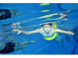Sümeyye'nin başarısı, paralimpik yüzücüleri cesaretlendirdi