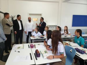 Kosovalı Bakan Demiri'den Maarif Okullarına ziyaret