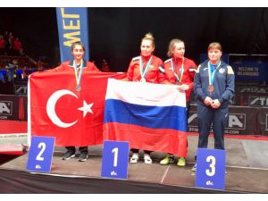 Özel sporcu Ebru Acer'den gümüş madalya