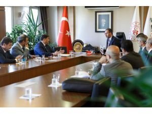 Bakan Kasapoğlu, federasyon başkanlarıyla bir araya geldi