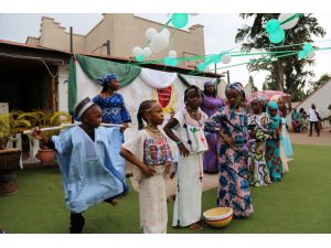 Nijerya'da çocuklardan bağımsız günü kutlaması