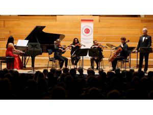 Brüksel'de klasik Türk ve Batı müziği buluştu