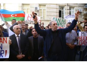Azerbaycan'da muhalifler gösteri düzenledi
