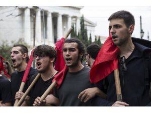 Yunanistan'da öğrenciler ile polis arasında arbede