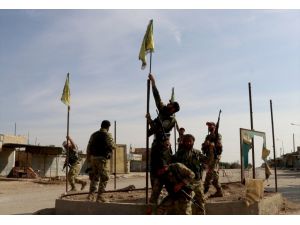 Suriye Milli Ordusu YPG/PKK'nın sözde bayraklarını indirdi