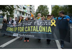 Brüksel'de Katalan siyasetçilere verilen cezalar protesto edildi
