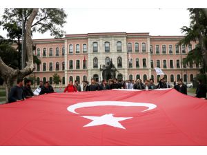İÜ öğrencilerinden Barış Pınarı Harekatı'na destek yürüyüşü