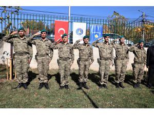Türk askerinden Kosova'da şehir parkı onarımı