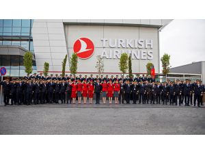 THY'nin pilot ve kabin memurlarından Mehmetçik'e asker selamı