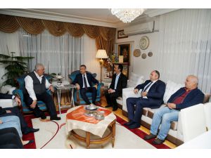 Cumhurbaşkanı Yardımcısı Oktay'dan MHP Genel Başkan Yardımcısı Yalçın'a taziye ziyareti