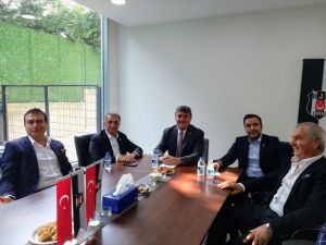 Beşiktaş'ta başkan adayları buluştu