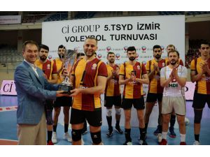 Voleybolda TSYD İzmir kupası Galatasaray HDI Sigorta'nın