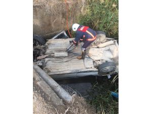 Mersin'de otomobil sulama kanalına devrildi: 1 ölü