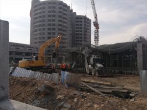 Mersin'de hastane inşaatında çökme