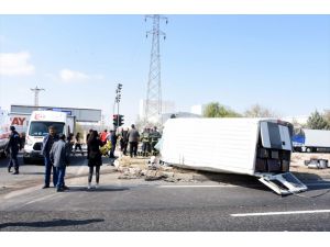 Aksaray'da soba yüklü minibüs ile otomobil çarpıştı: 6 yaralı