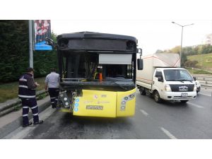 Kağıthane'de otobüs kamyonete çarptı: 1 yaralı