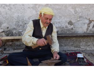 Nalbanta kızıp eline aldığı çekici 60 yıldır bırakmadı