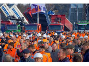 Hollanda'da inşaat sektörü çalışanlarından hükümet karşıtı protesto