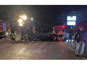 Bursa'da traktör ile çekici çarpıştı: 2 yaralı