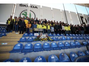 Fenerbahçeli taraftarlar, Koray Şener'i andı