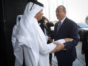 Çavuşoğlu Katar'da mevkidaşı Al Sani ile görüştü