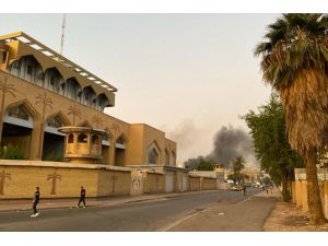 Bağdat'ta Başbakanlık ofisine yürümek isteyen göstericilere müdahale