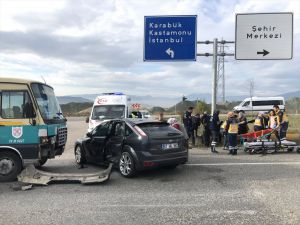Karabük'te cenaze dönüşü kaza yapan otomobildeki 4 kişi yaralandı