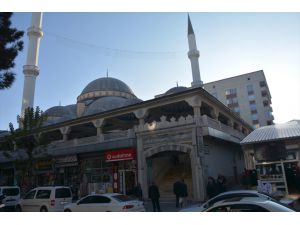 Bitlis'te caminin yardım paralarını çaldılar