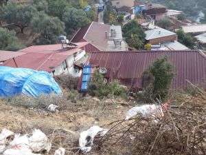 Aydın'da evin çatısına devrilen traktörün sürücüsü ağır yaralandı