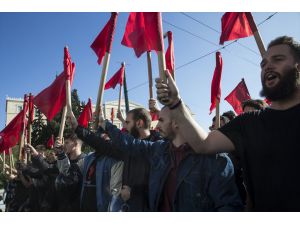 Yunanistan'da öğrenciler, polis şiddetini protesto etti