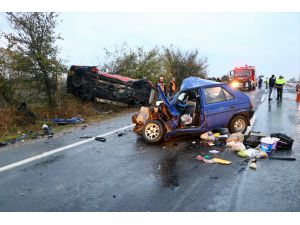 Tekirdağ'da kamyonet ile otomobil çarpıştı: 2 ölü, 3 yaralı