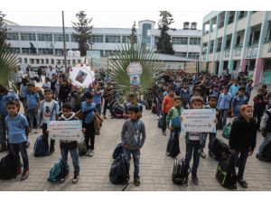 Gazze'de İsrail'in okulları hedef alması protesto edildi
